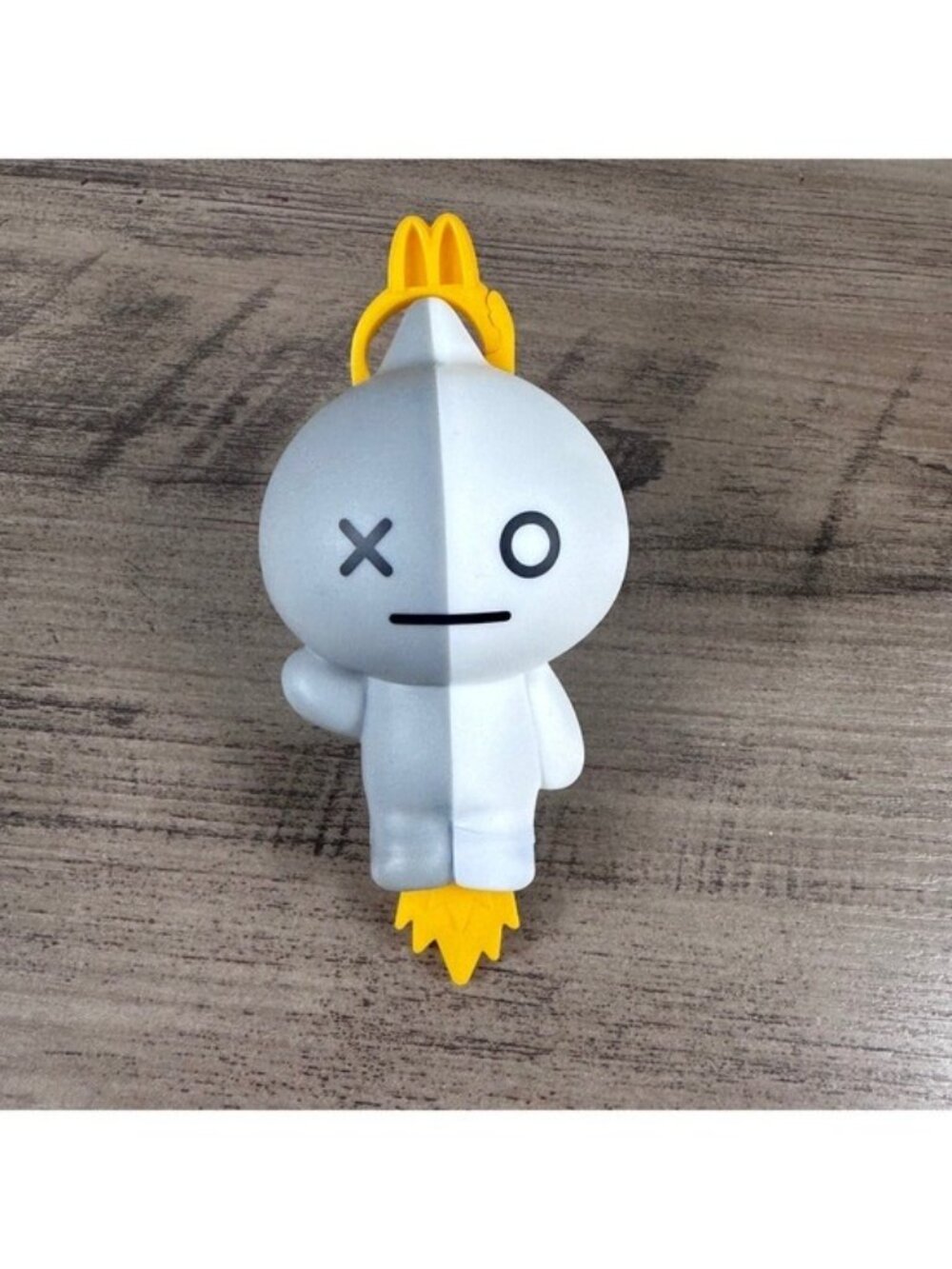 BT21 VAN Soft Rubber Keychain Figure with Yellow Clip